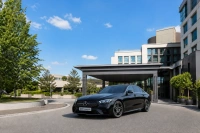 Drop-off at Geneva Marriott Hotel - Book a transfer in a Mercedes-Benz E-Class