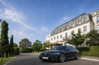 Drop-off at La Réserve Genève Hotel, Spa and Villa - Book a transfer in a Mercedes-Benz S-Class