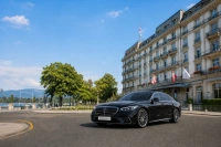 Drop-off at The Ritz-Carlton Hotel de la Paix - Book a transfer in a Mercedes-Benz S-Class